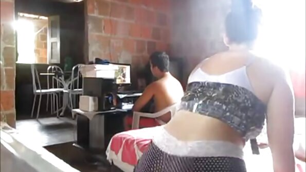 Karvadega bimbo kukil tungib kolmekesi