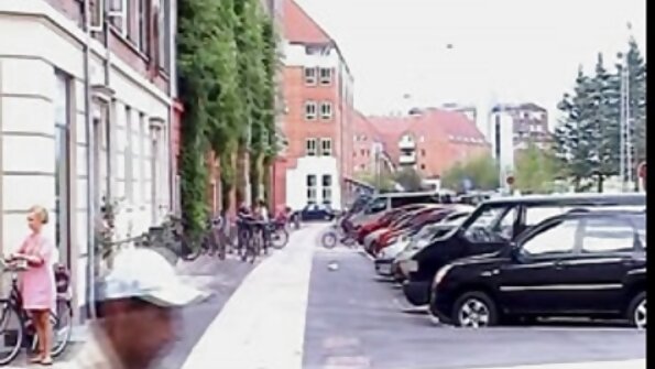 Brünett kehaliste varadega, mida on analüüsinud kiilasmust verevalum