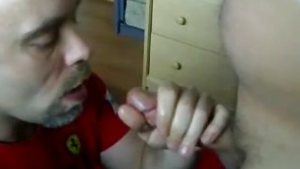 Kuum asi suurte tissidega avab oma vitsa palju seksi jaoks